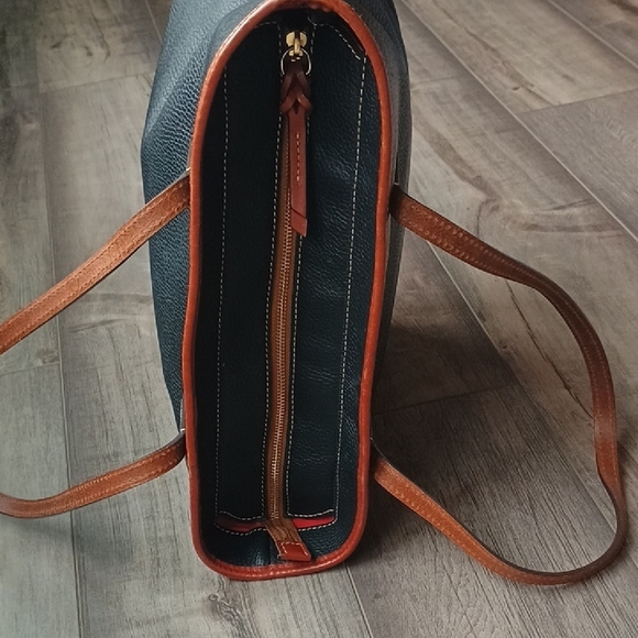 Dooney & Bourke Black and Brown Leather Shoulder Bag - Picture 4 of 16